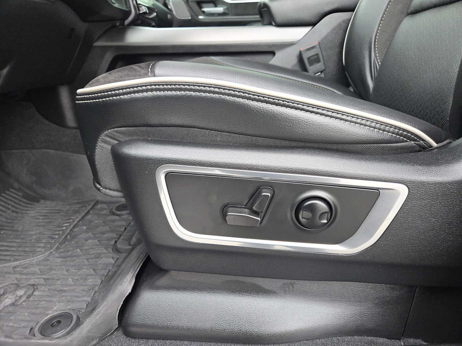 2025 RAM 1500 Laramie Crew Cab 4x4 5'7" Box