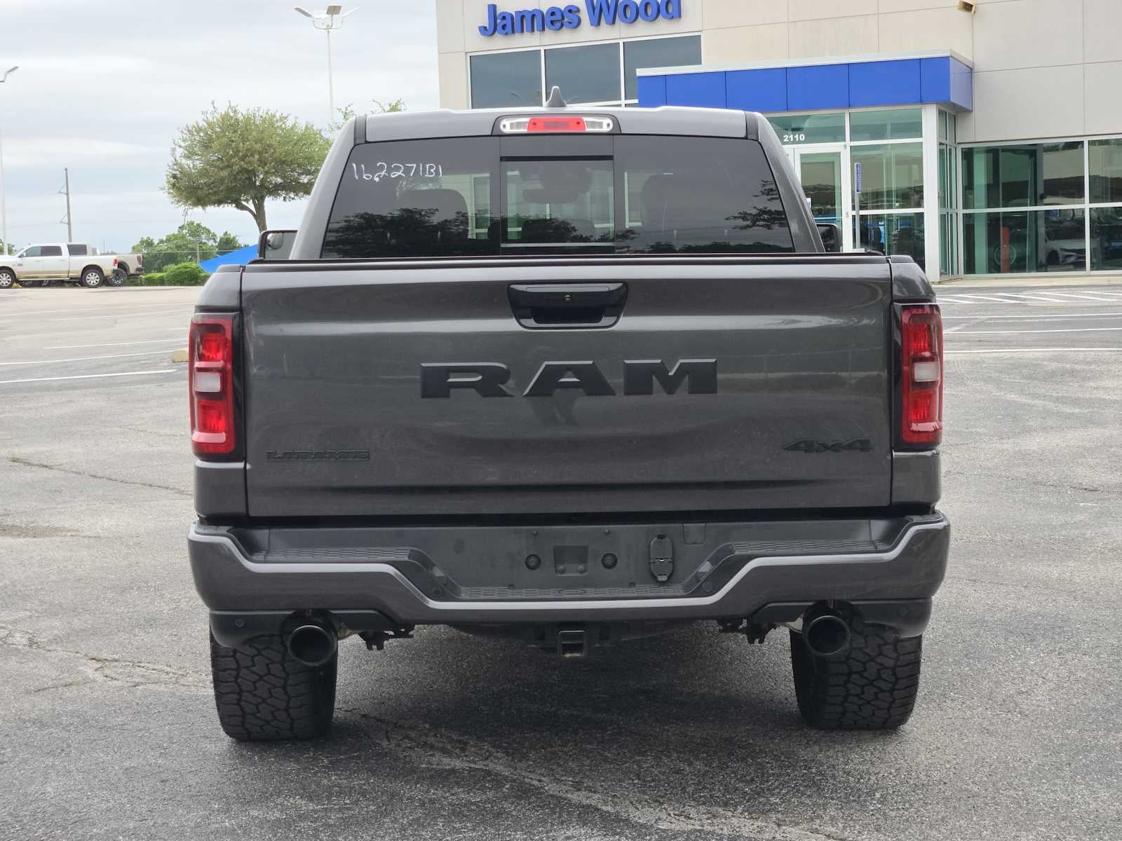 2025 RAM 1500 Laramie Crew Cab 4x4 5'7" Box