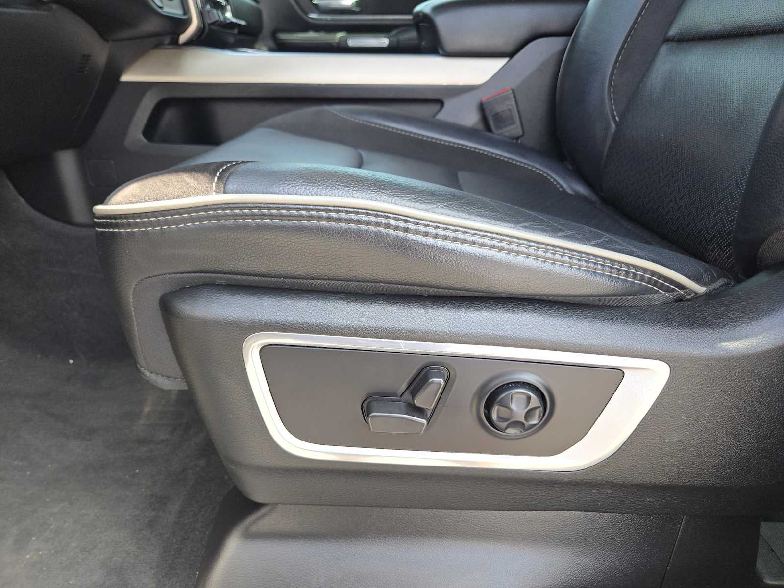 2021 RAM 1500 Laramie Crew Cab 4x4 5'7" Box