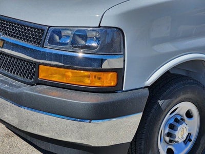 2025 Chevrolet Express Cutaway 3500 1WT