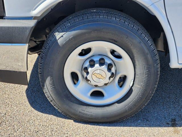 2025 Chevrolet Express Cutaway 3500 1WT