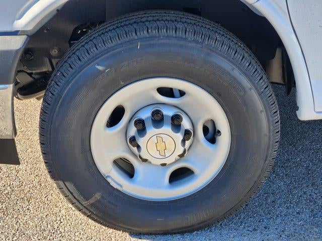 2025 Chevrolet Express Cutaway 3500 1WT