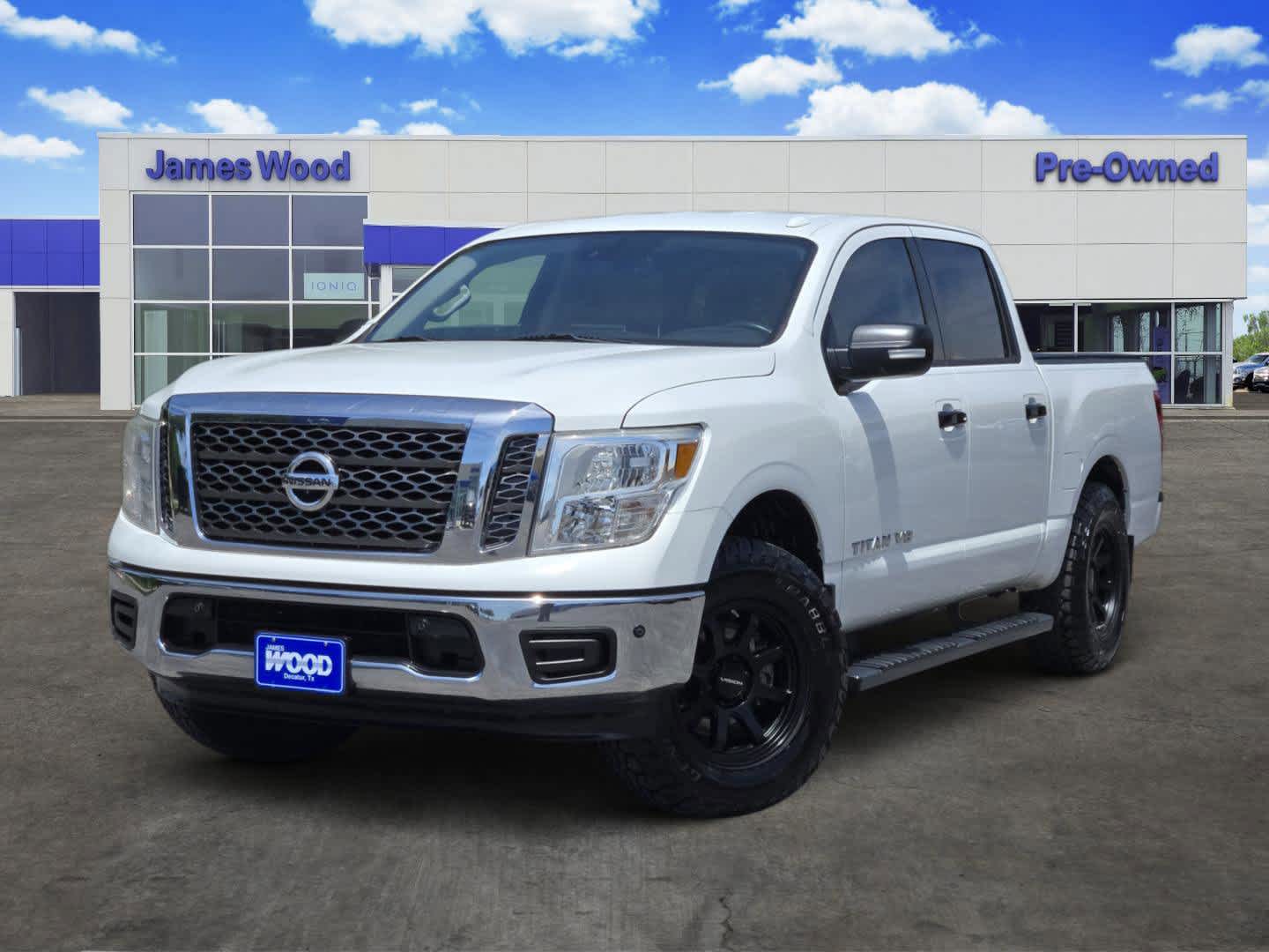 2018 Nissan TITAN SV