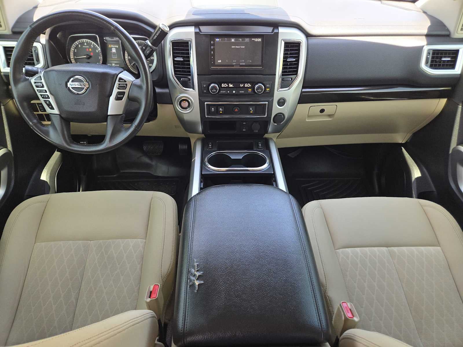 2018 Nissan TITAN SV