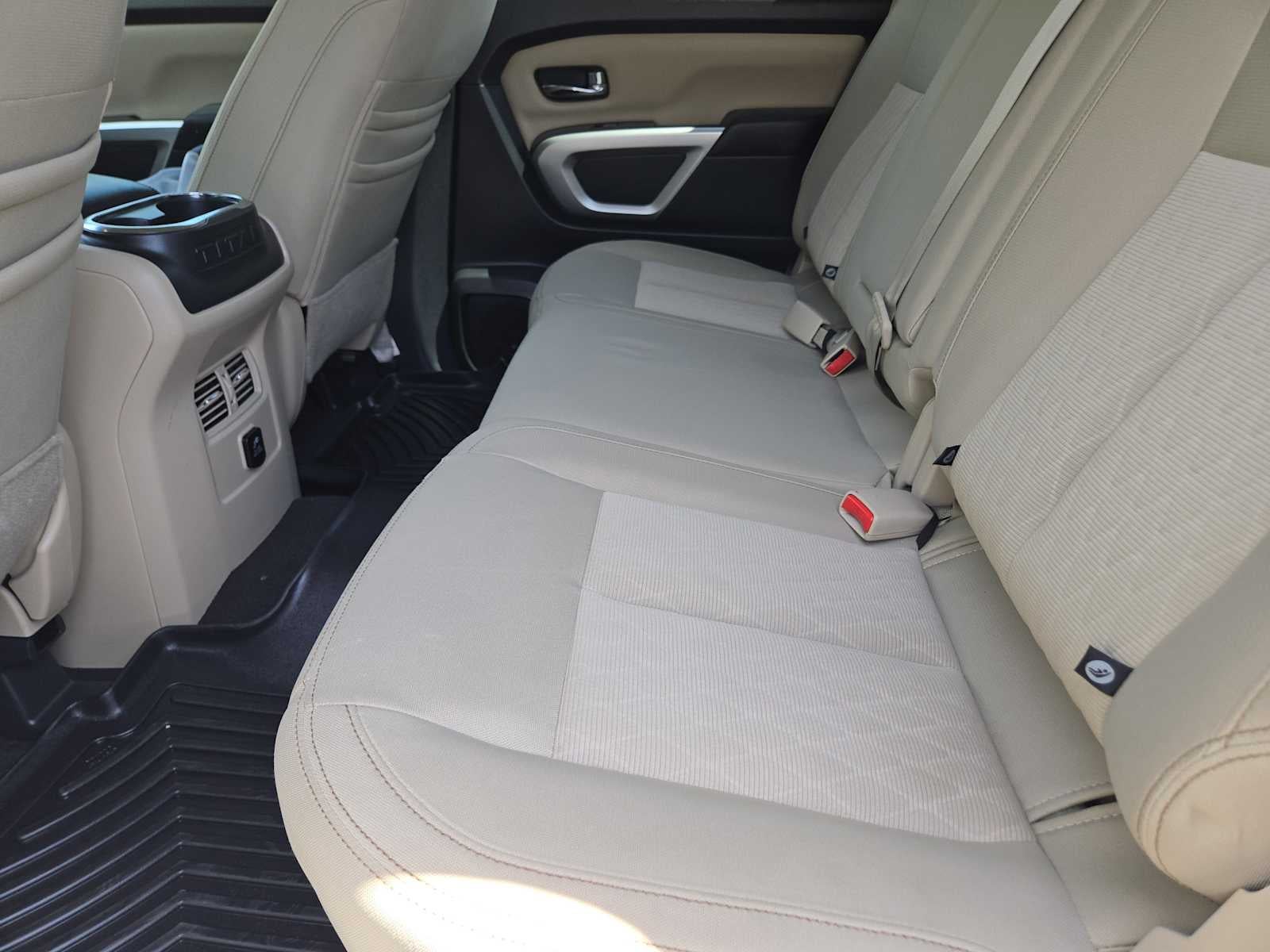 2018 Nissan TITAN SV