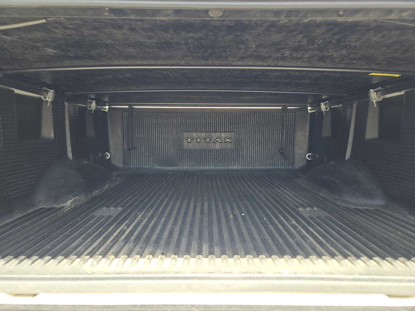 2018 Nissan TITAN SV