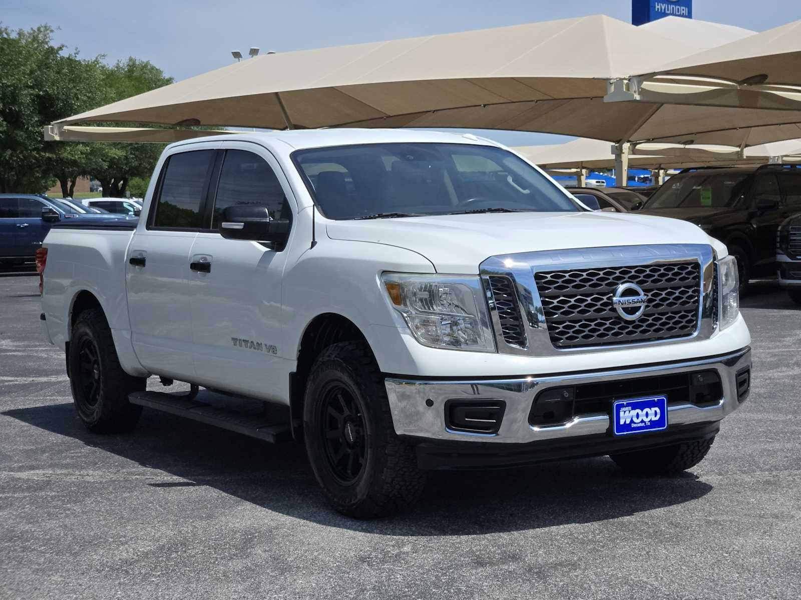 2018 Nissan TITAN SV