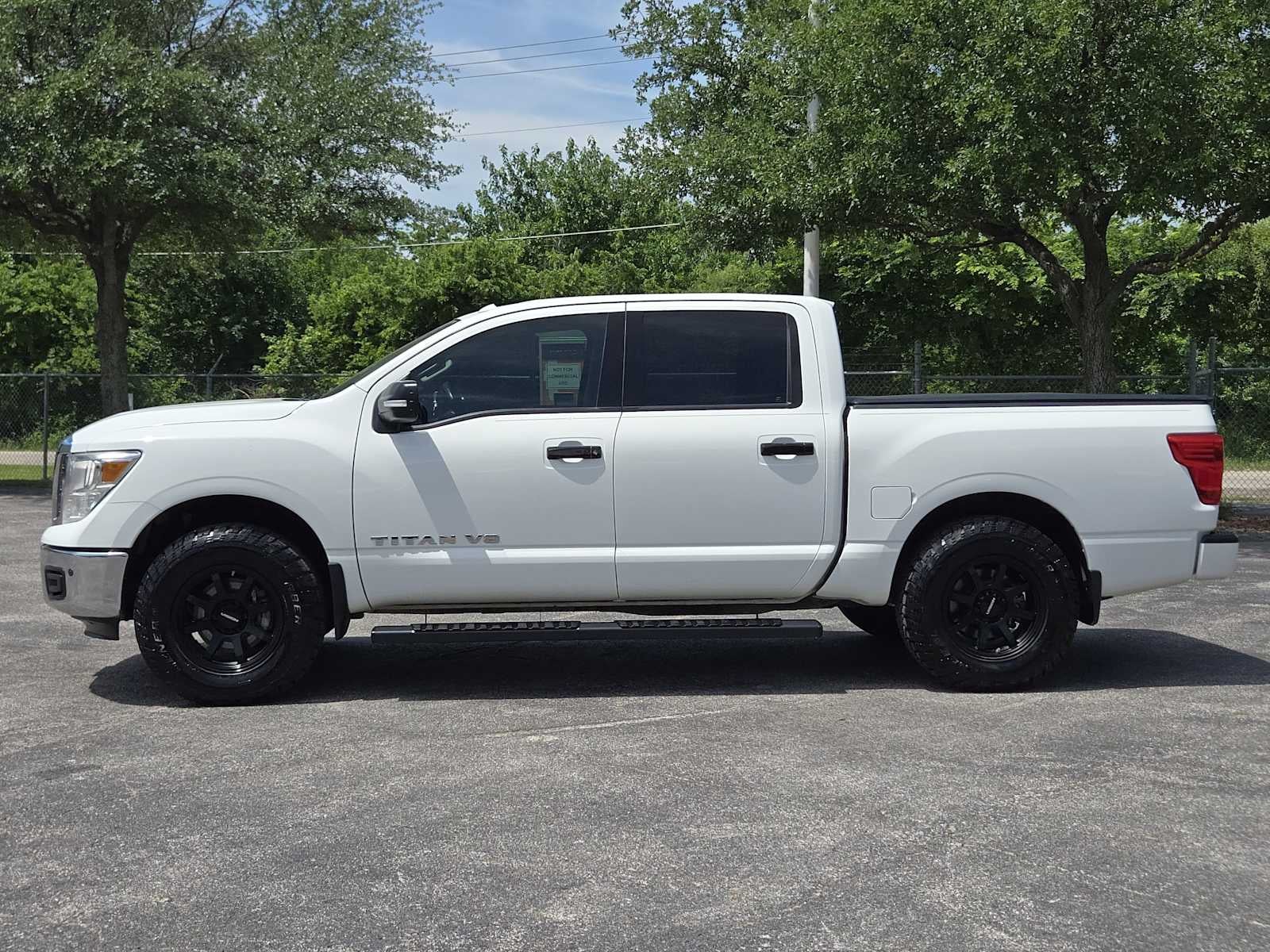 2018 Nissan TITAN SV