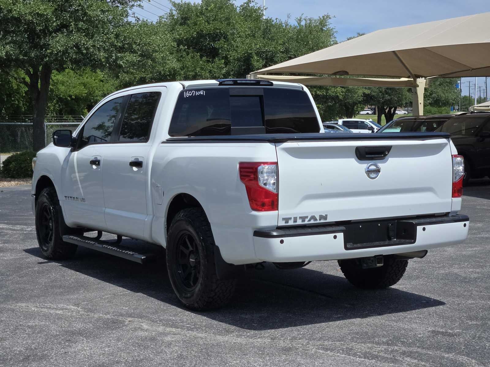 2018 Nissan TITAN SV