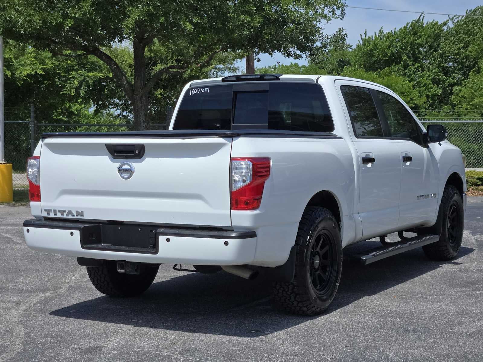 2018 Nissan TITAN SV