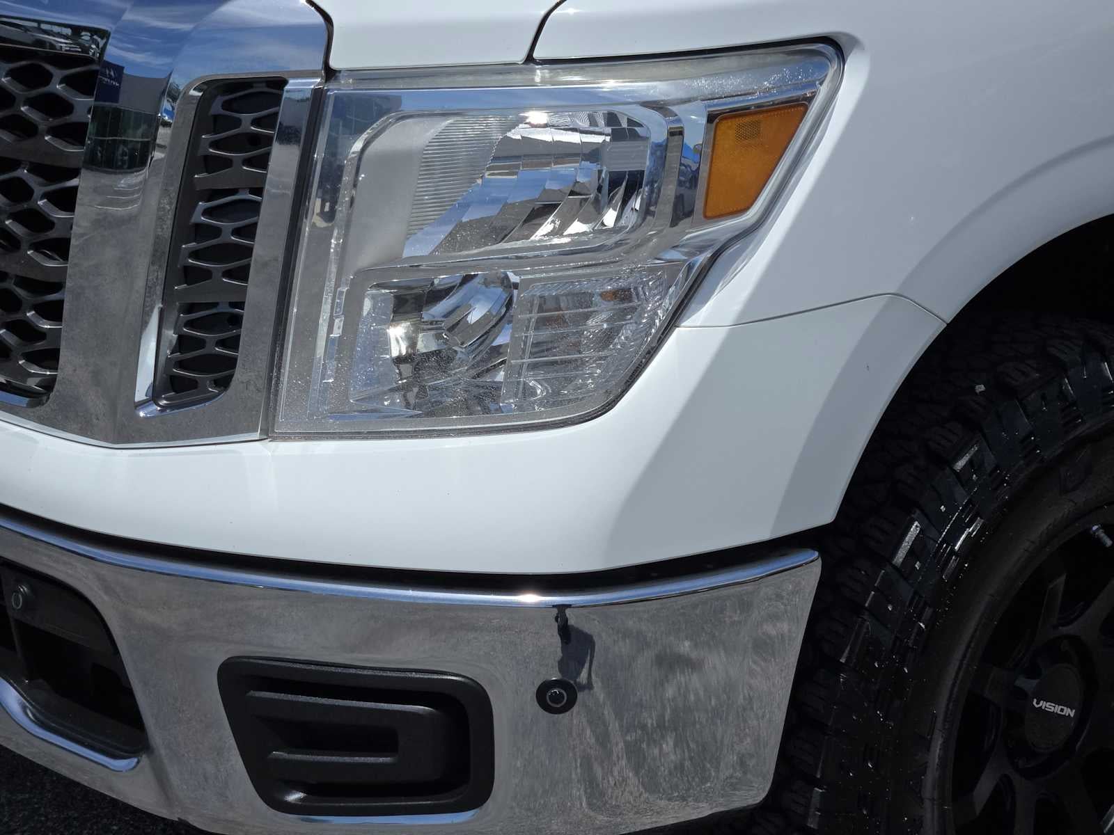 2018 Nissan TITAN SV