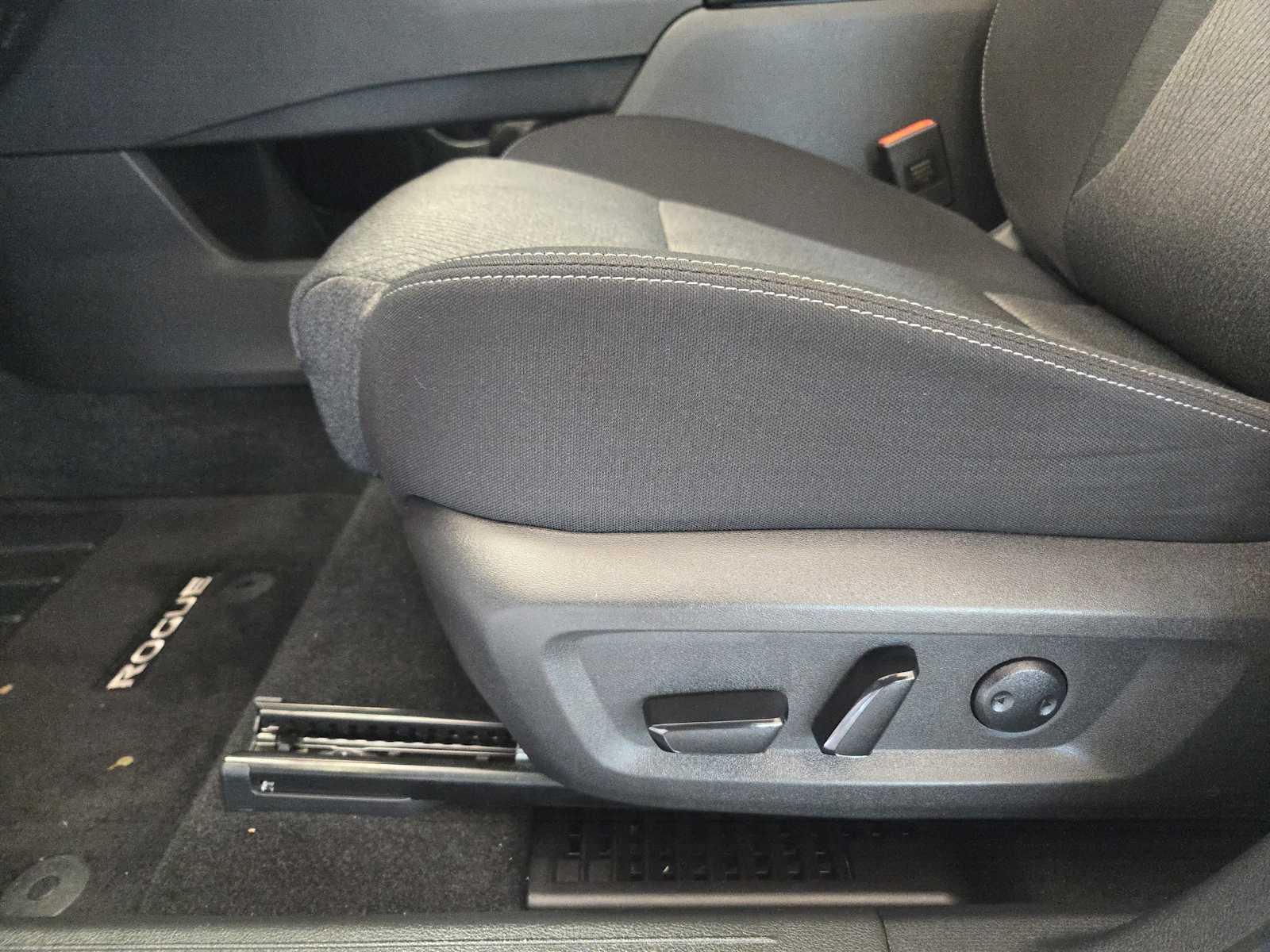 2024 Nissan Rogue SV FWD